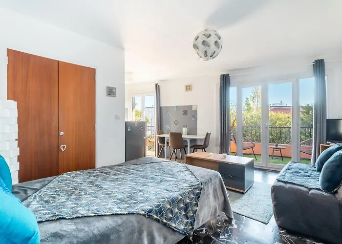 Grand Proche Du Port Et Des Plages